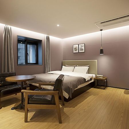 Brown Dot Hotel تَنوان المظهر الخارجي الصورة