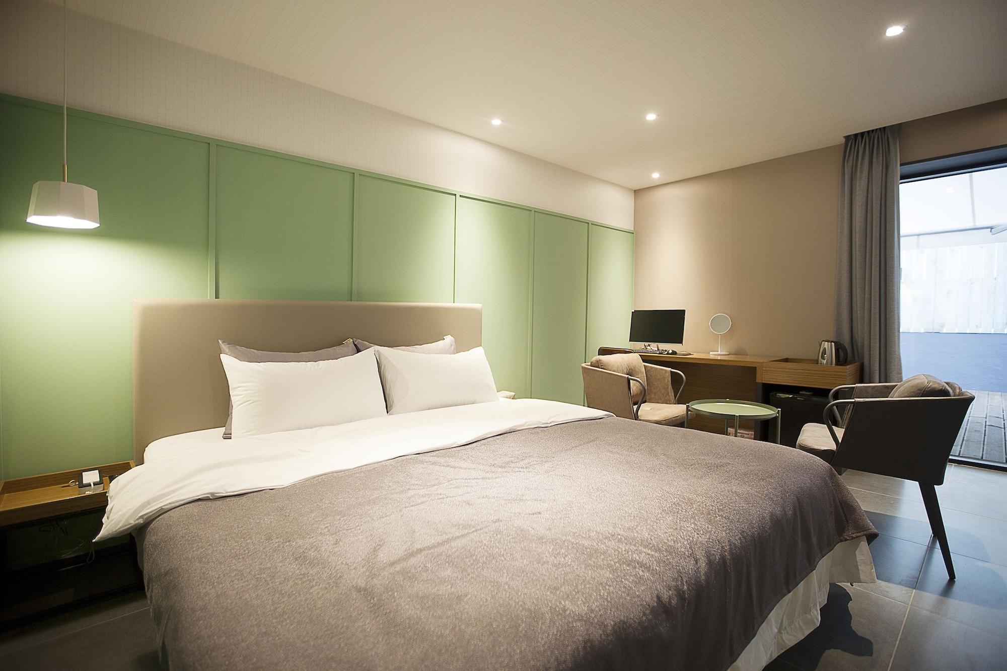Brown Dot Hotel تَنوان المظهر الخارجي الصورة