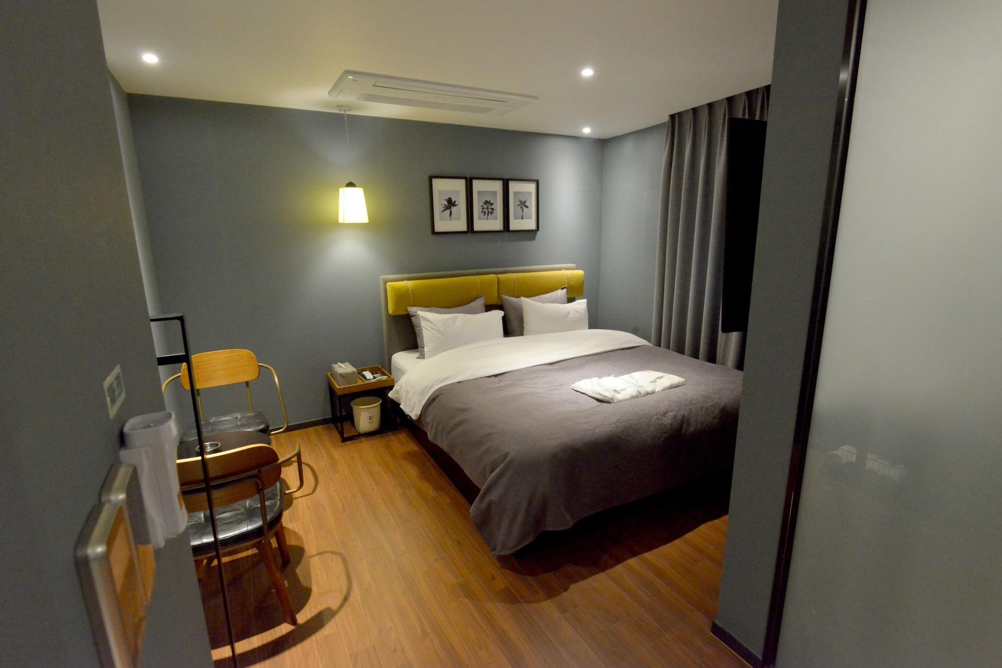Brown Dot Hotel تَنوان المظهر الخارجي الصورة