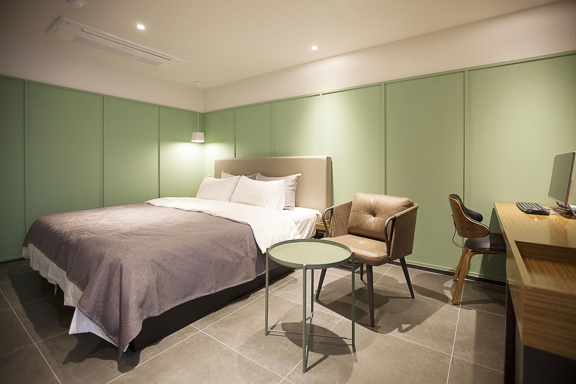 Brown Dot Hotel تَنوان المظهر الخارجي الصورة