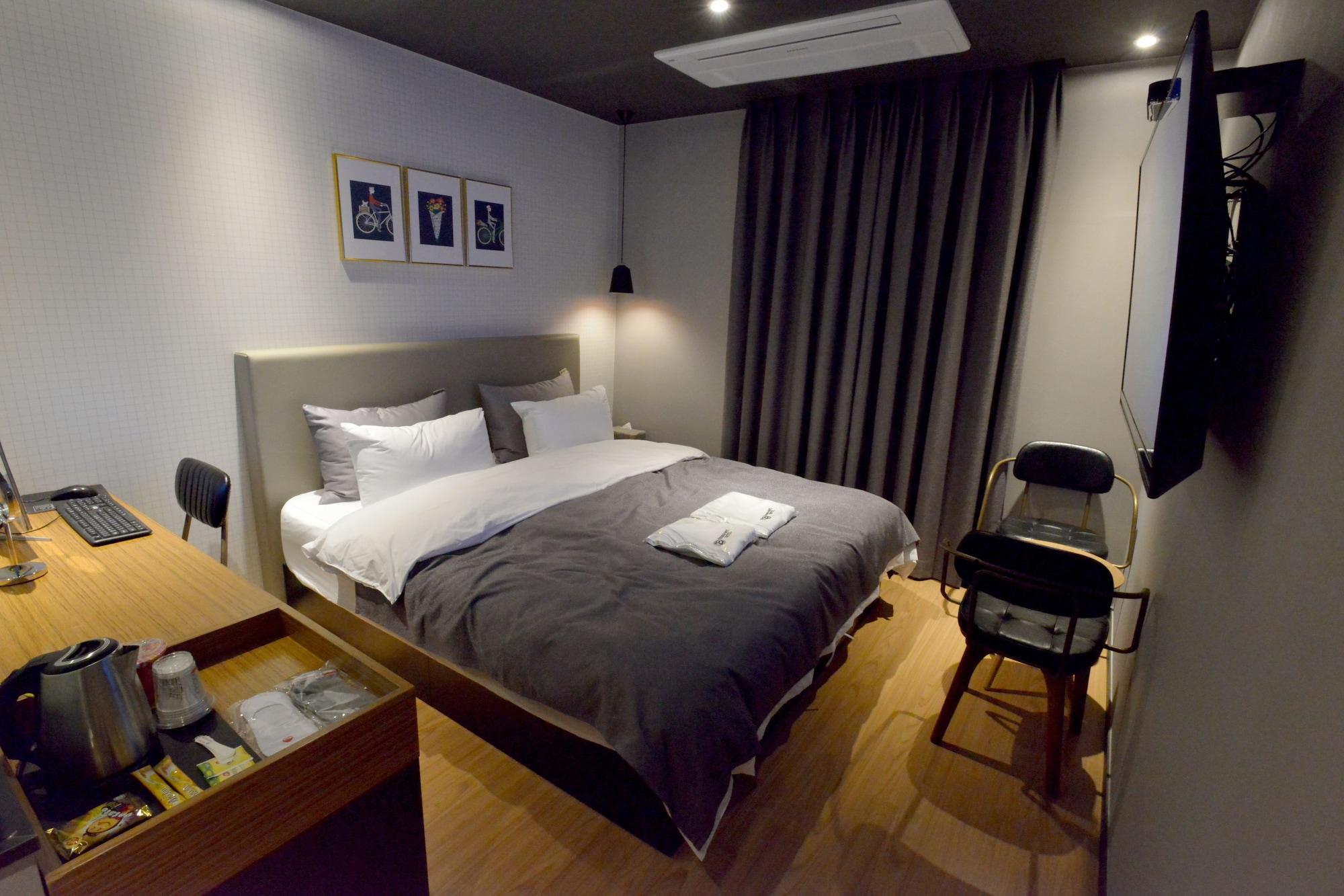 Brown Dot Hotel تَنوان المظهر الخارجي الصورة