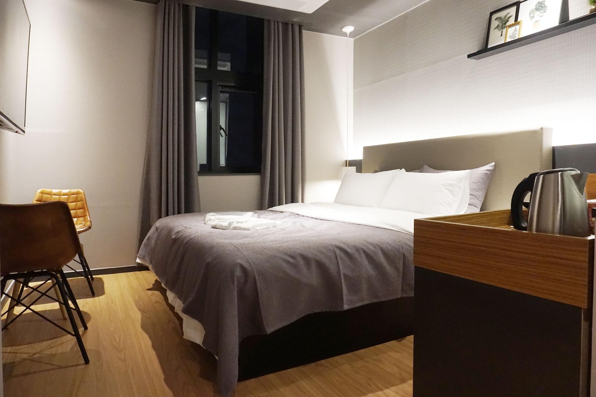 Brown Dot Hotel تَنوان المظهر الخارجي الصورة
