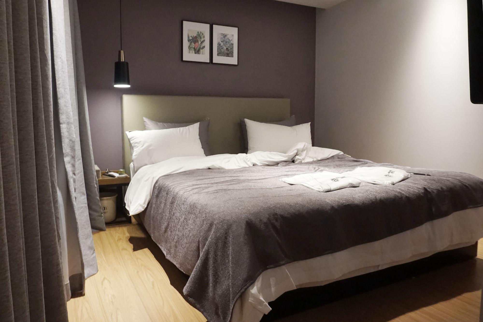 Brown Dot Hotel تَنوان المظهر الخارجي الصورة