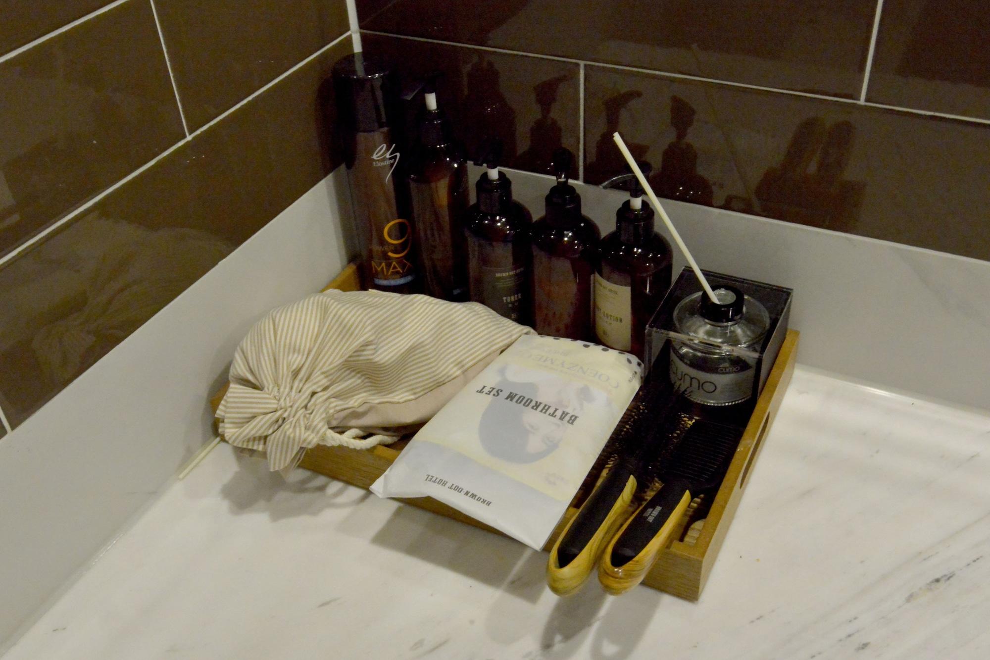 Brown Dot Hotel تَنوان المظهر الخارجي الصورة