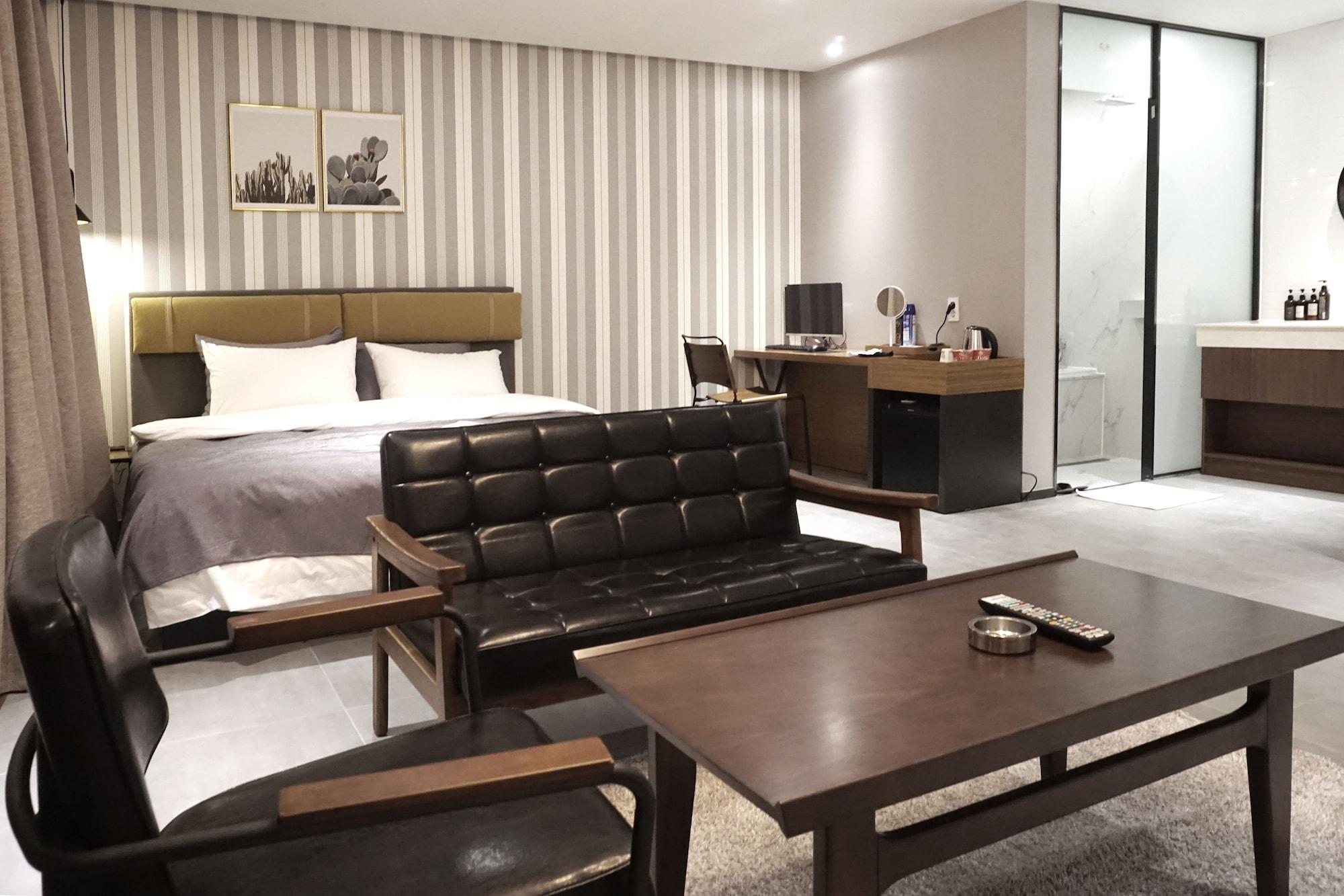 Brown Dot Hotel تَنوان المظهر الخارجي الصورة