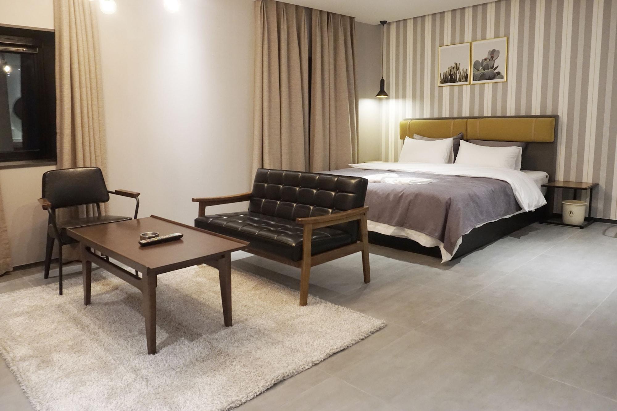 Brown Dot Hotel تَنوان المظهر الخارجي الصورة