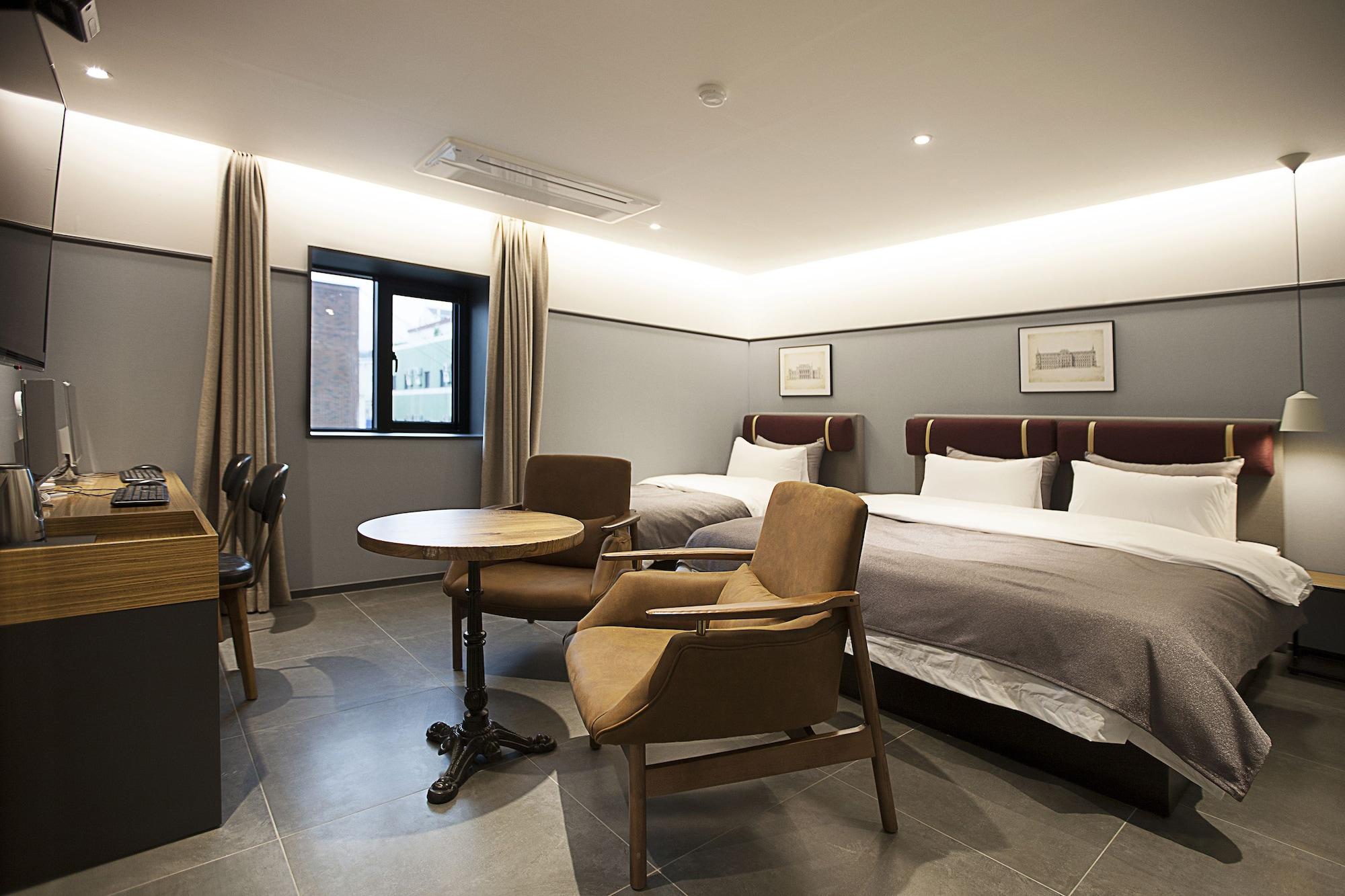 Brown Dot Hotel تَنوان المظهر الخارجي الصورة