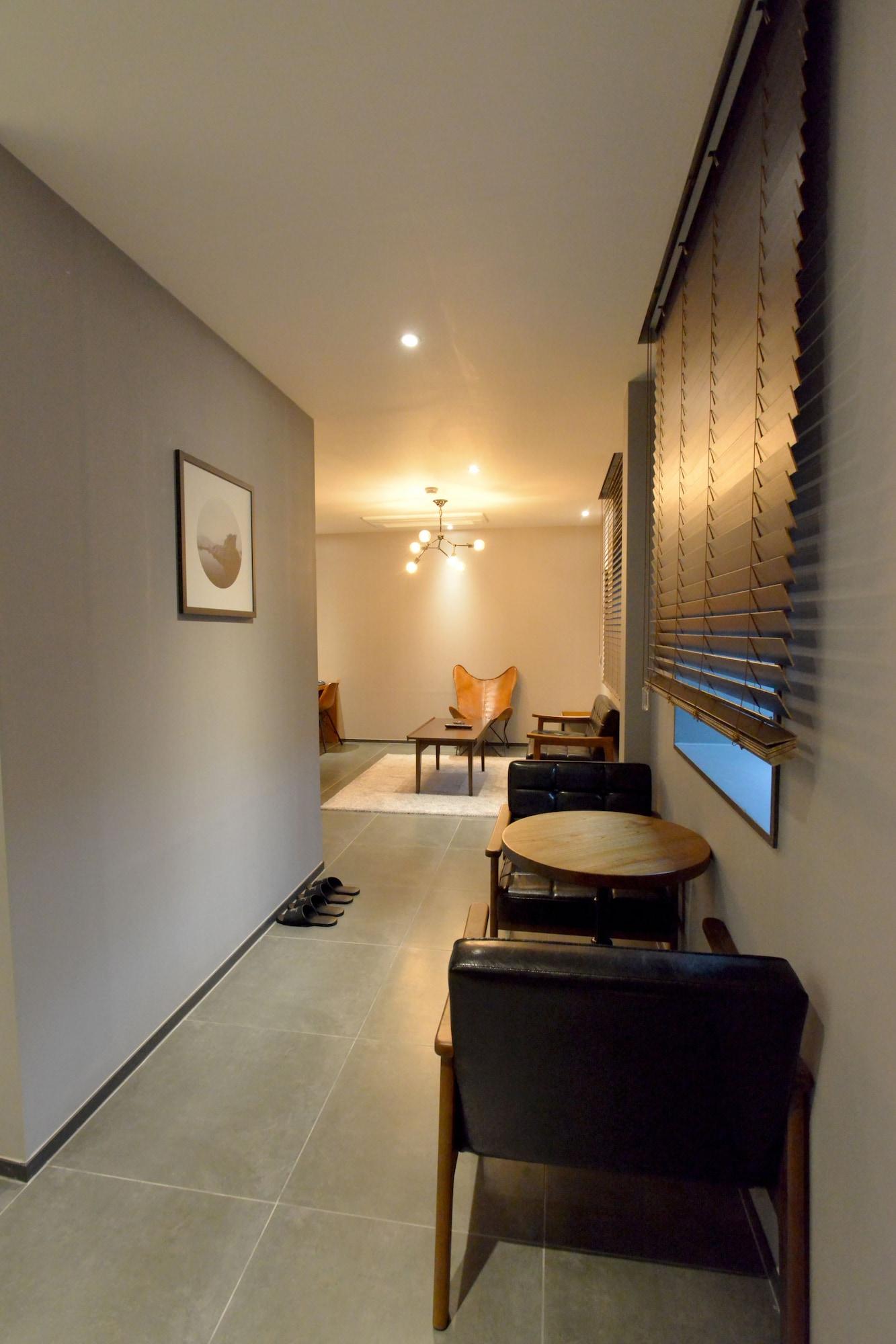 Brown Dot Hotel تَنوان المظهر الخارجي الصورة