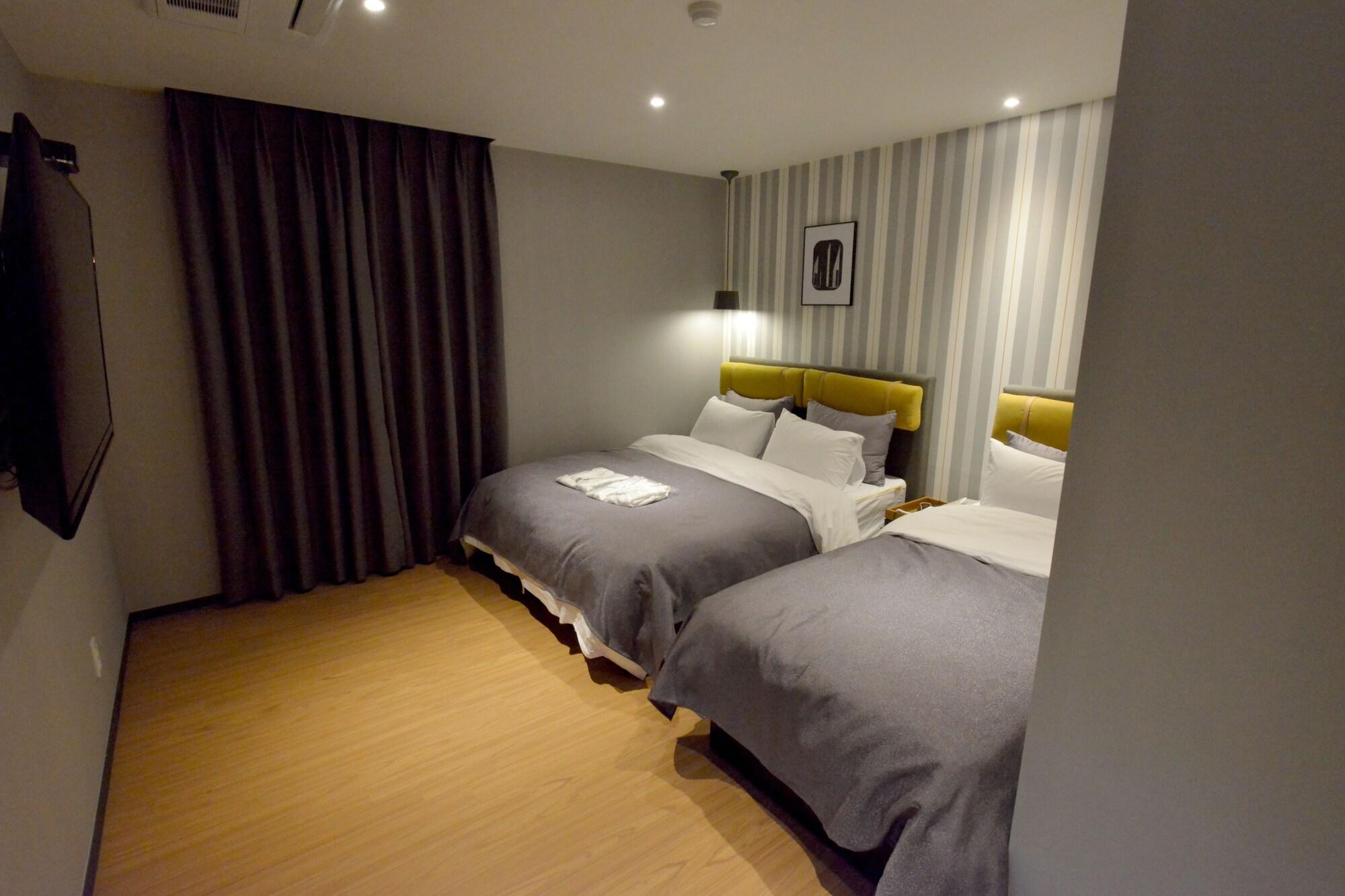 Brown Dot Hotel تَنوان المظهر الخارجي الصورة
