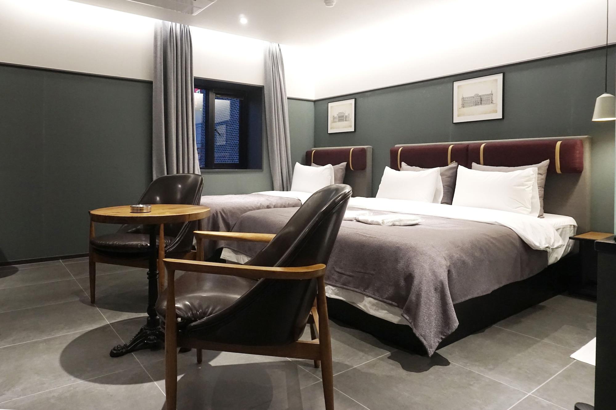 Brown Dot Hotel تَنوان المظهر الخارجي الصورة