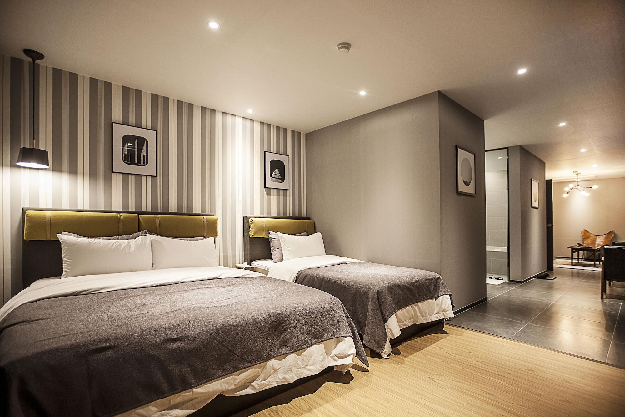 Brown Dot Hotel تَنوان المظهر الخارجي الصورة