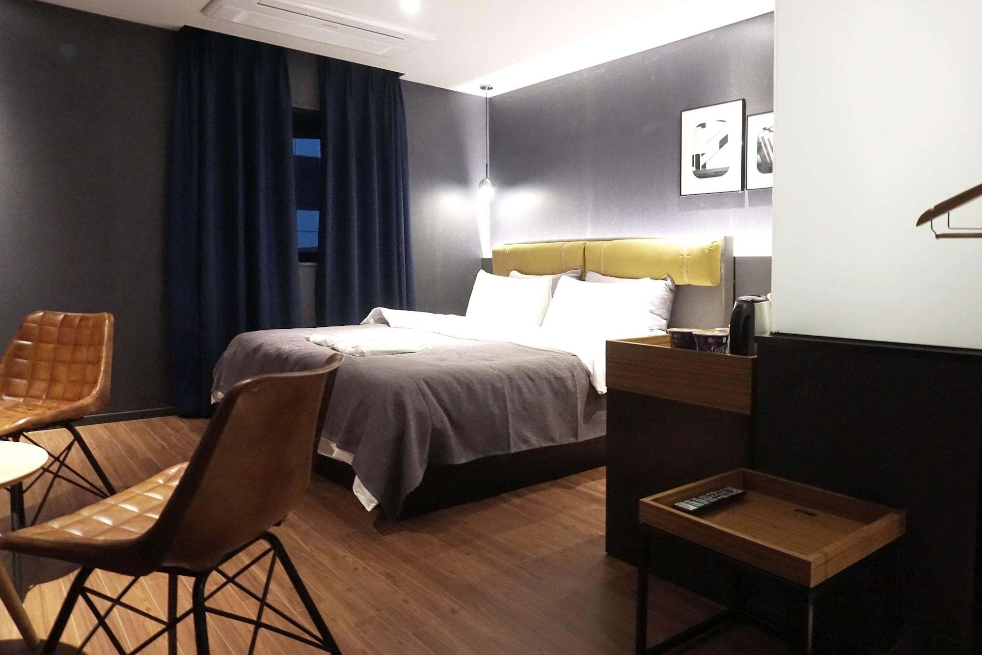 Brown Dot Hotel تَنوان المظهر الخارجي الصورة