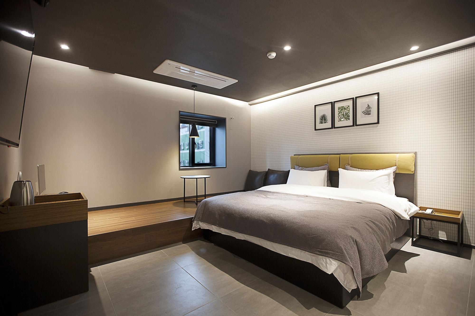 Brown Dot Hotel تَنوان المظهر الخارجي الصورة