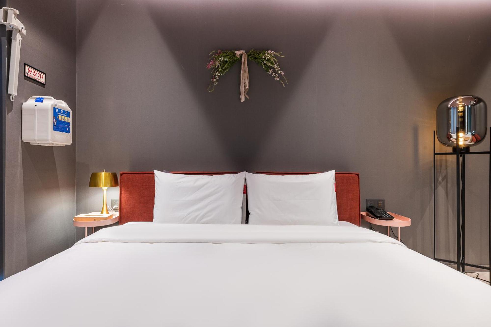 Brown Dot Hotel تَنوان المظهر الخارجي الصورة