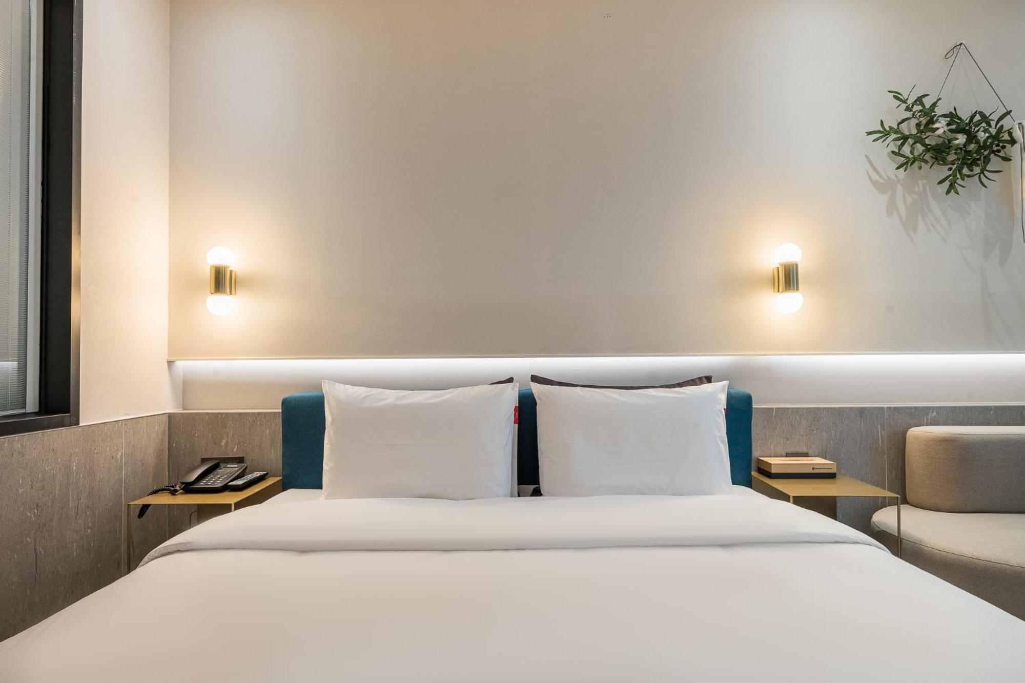Brown Dot Hotel تَنوان المظهر الخارجي الصورة