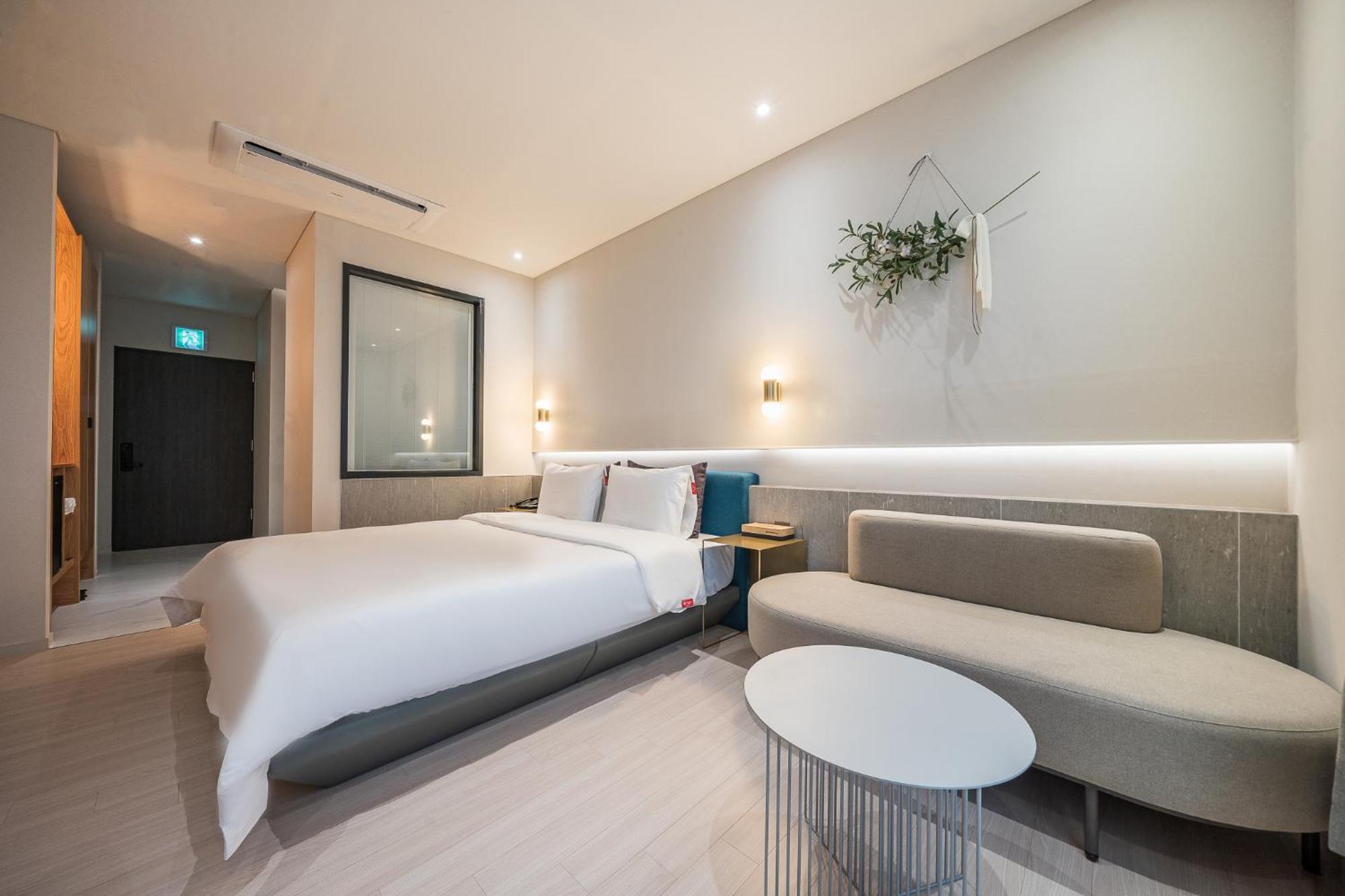 Brown Dot Hotel تَنوان المظهر الخارجي الصورة