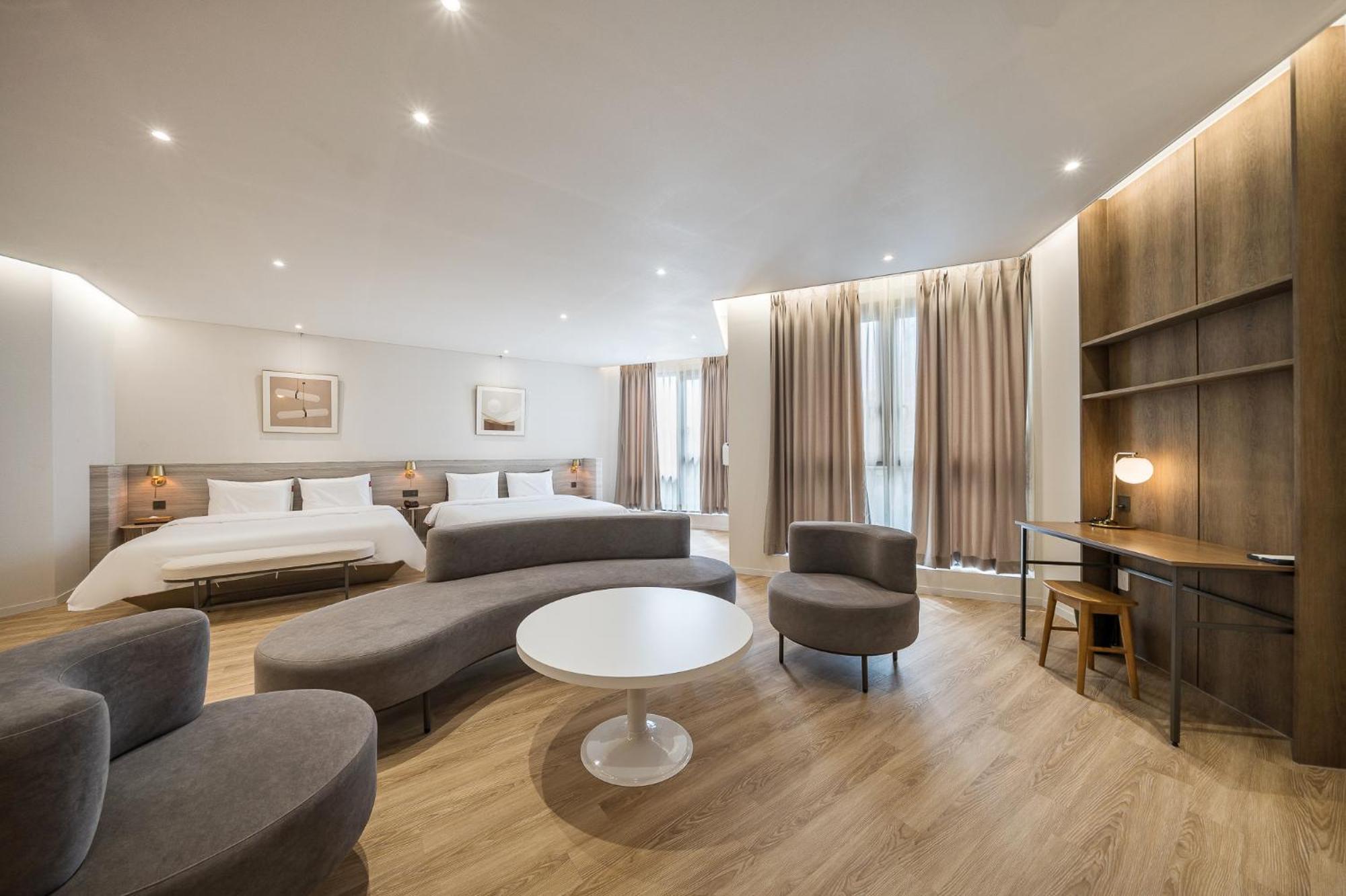 Brown Dot Hotel تَنوان المظهر الخارجي الصورة