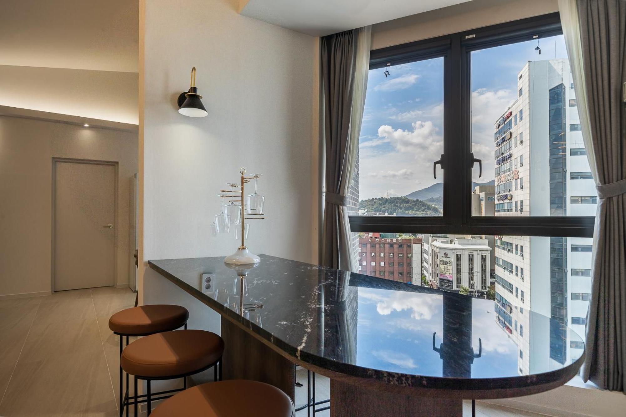 Brown Dot Hotel تَنوان المظهر الخارجي الصورة