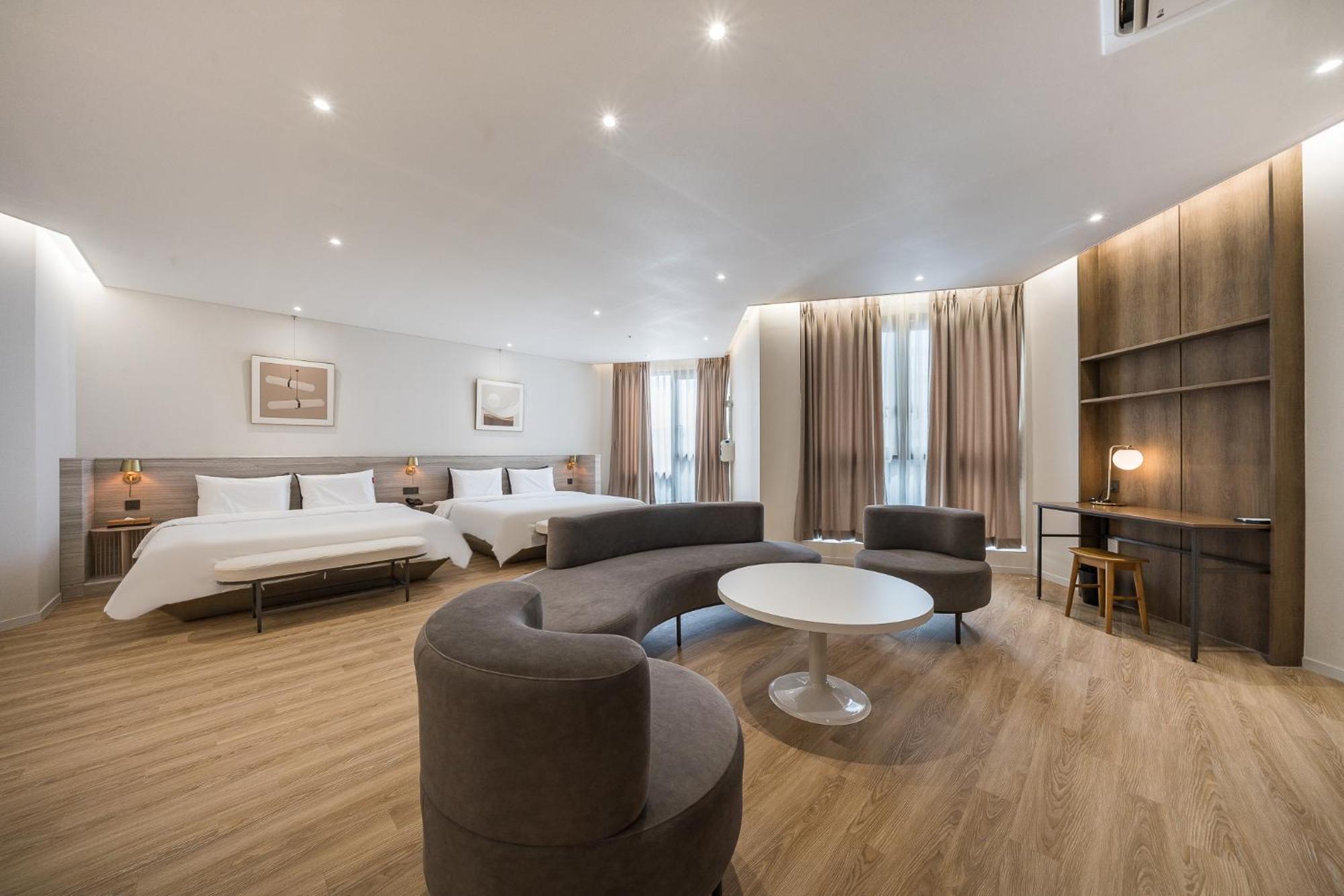 Brown Dot Hotel تَنوان المظهر الخارجي الصورة