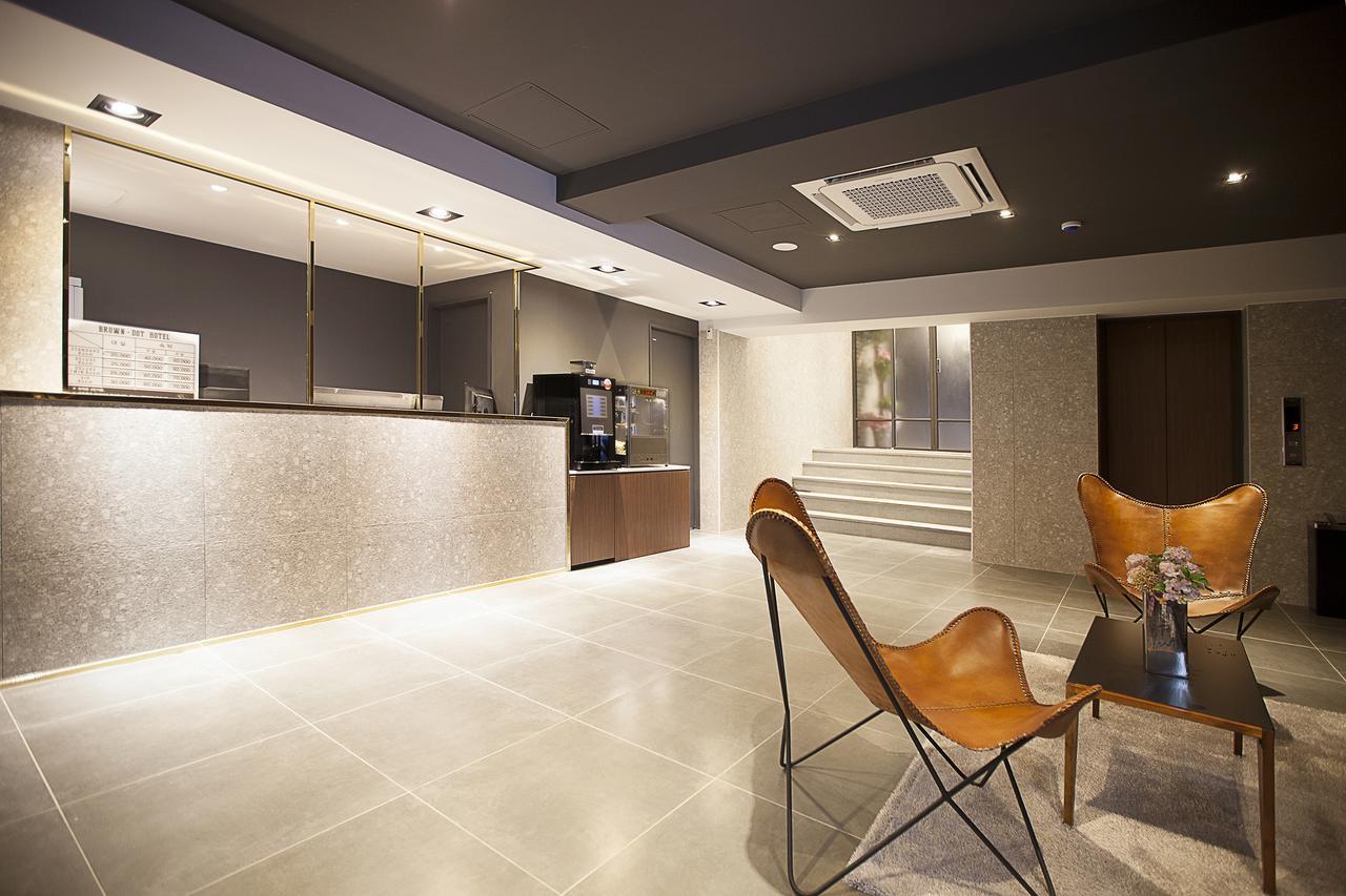 Brown Dot Hotel تَنوان المظهر الخارجي الصورة