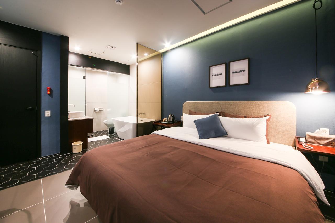 Brown Dot Hotel تَنوان المظهر الخارجي الصورة