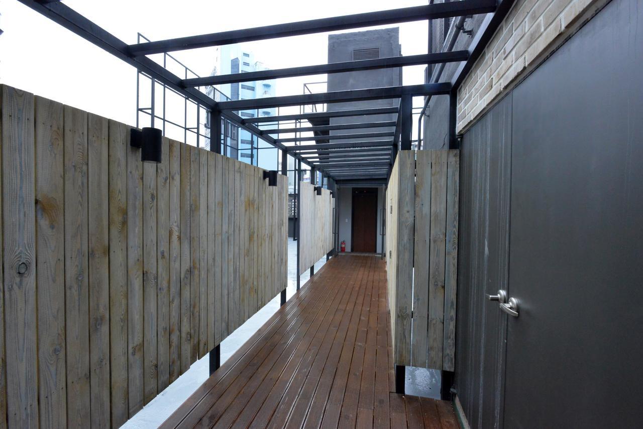 Brown Dot Hotel تَنوان المظهر الخارجي الصورة